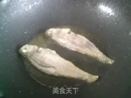 Make The yellow fish make the leaves step 3