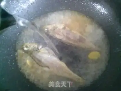 Make The yellow fish make the leaves step 5