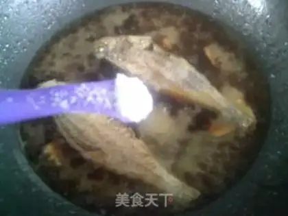 Make The yellow fish make the leaves step 7