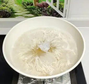 Make Cream beef noodles step 1