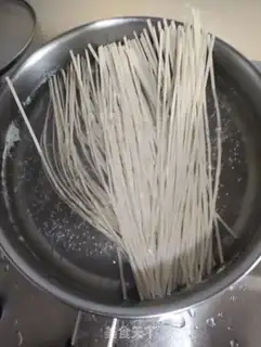 Make Oscillated egg noodles step 5