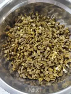 Make Spicy chickens, soybeans step 1