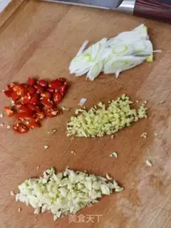 Make Spicy chickens, soybeans step 2
