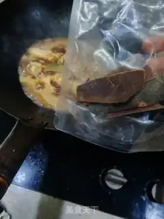 Make Red-burned chicken legs step 8