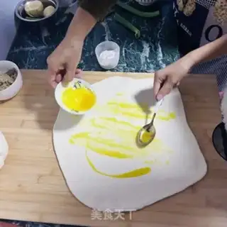 Make Spray rolls step 5