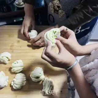 Make Spray rolls step 10