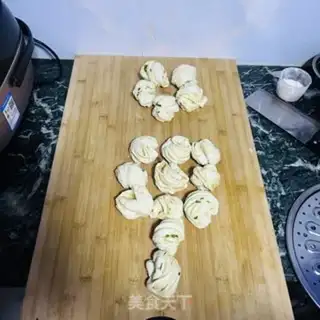 Make Spray rolls step 11