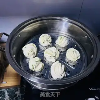 Make Spray rolls step 12