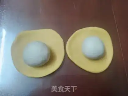 Make Double-coloured buns step 7