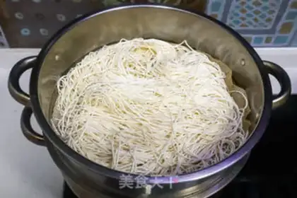 Make Steamplant beef noodles step 1