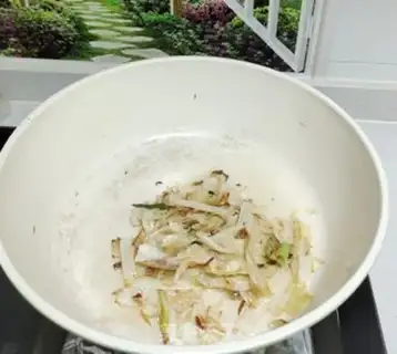 Make Onion noodles step 2