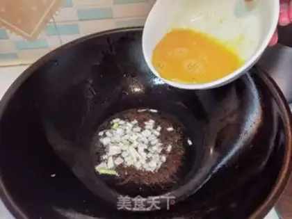 Make Seagull fried tomato eggs step 5