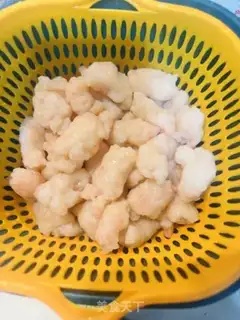 Make cucumber-mucked shrimp step 1