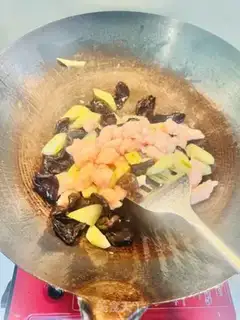 Make cucumber-mucked shrimp step 4