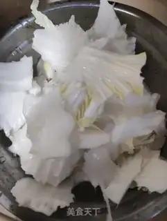Make The sauce hand tore the cabbage step 0