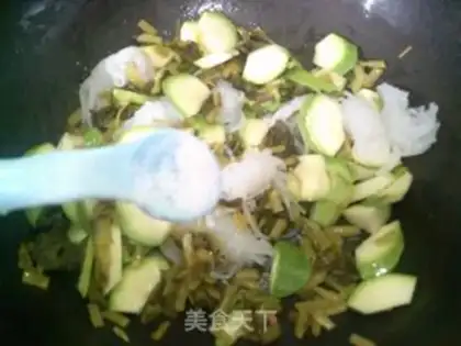 Make The pickled tarantulas are stinging step 6