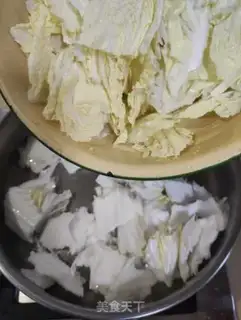 Make The sauce hand tore the cabbage step 3
