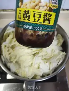 Make The sauce hand tore the cabbage step 4