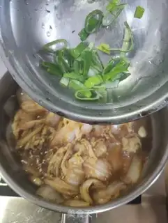 Make The sauce hand tore the cabbage step 5