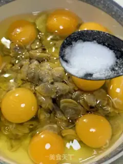 Make Flower clams and eggs step 3