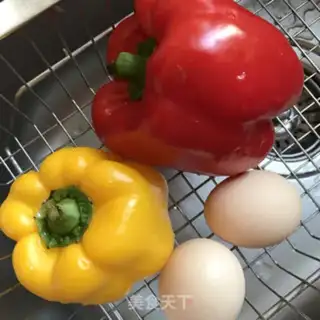 Make Pepper eggs, low-fat step 1
