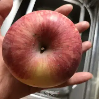 Make A yogurt apple with blueberries step 1