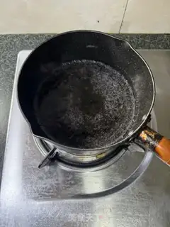 Make Milk oatmeal and egg congee step 1