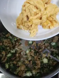 Make Autumn egg fried rice step 8