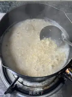 Make Milk oatmeal and egg congee step 3