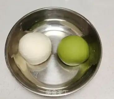 Make Double-coloured buns step 1