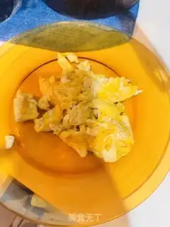 Make Carrot, white wood, fried eggs step 0