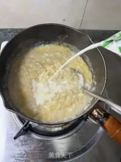 Make Milk oatmeal and egg congee step 6