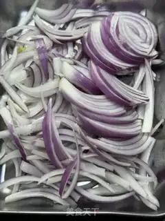 Make Onions, fat rolls step 1