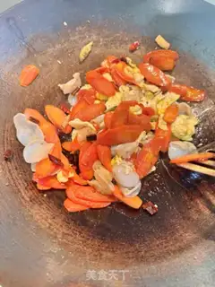 Make Carrot, white wood, fried eggs step 3