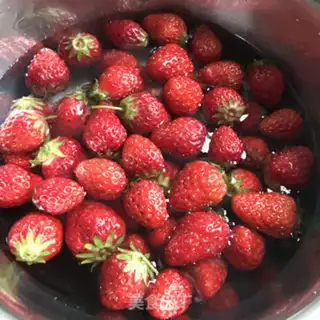 Make Strawberry shakes step 0