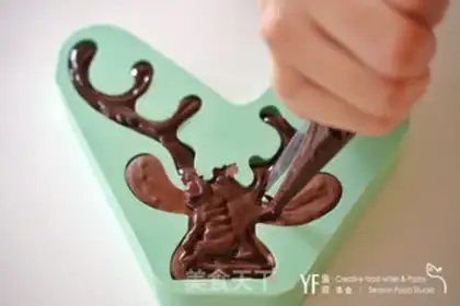 Make New Zealand chocolate moose roll step 5
