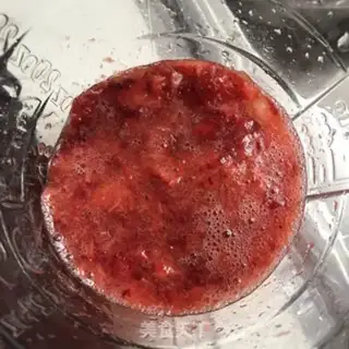 Make Strawberry shakes step 2