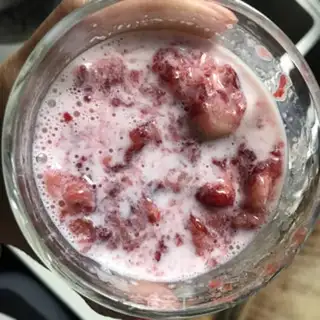Make Strawberry shakes step 3