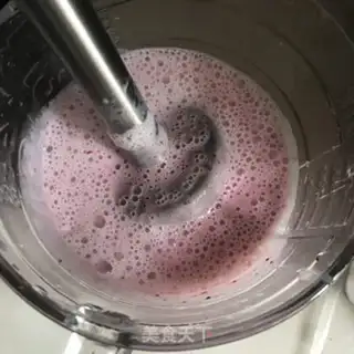 Make Strawberry shakes step 4