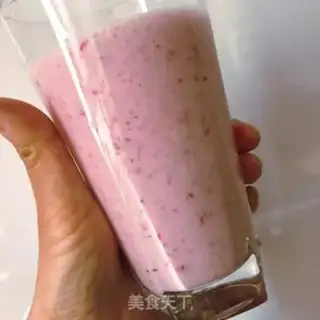 Make Strawberry shakes step 5