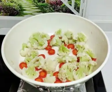 Make Carrots and cut flowers step 5