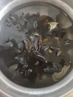 Make Black-mute red-eared pigbone soup step 0