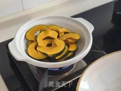 Make Lily Pumpkin step 1