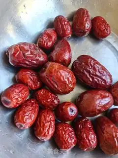 Make Red dates and walnuts step 1