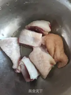 Make Wild mushrooms steam chicken legs step 0