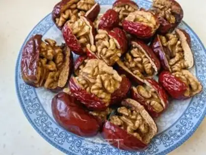Make Red dates and walnuts step 7