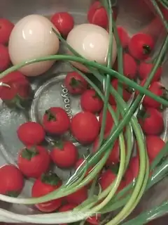 Make Tomato eggnog noodles step 1