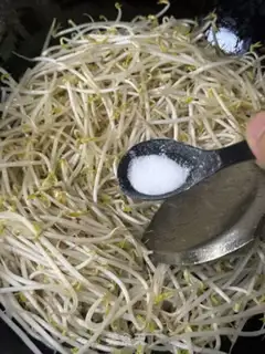 Make Jealousy bean sprouts step 6