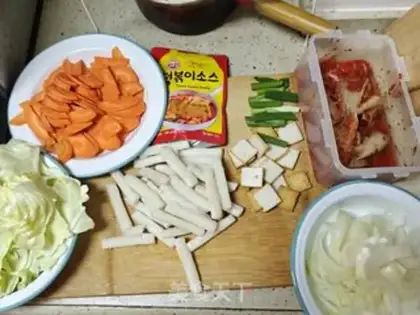 Make Simple Korean fried rice cake step 0