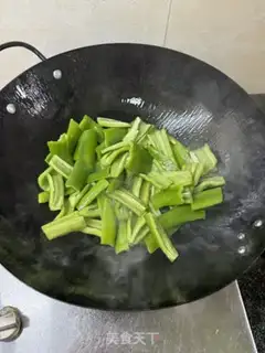 Make Pepper fried eggs step 2